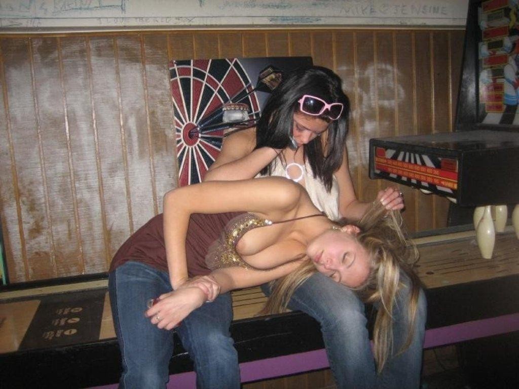 Drunk girls going lesbian