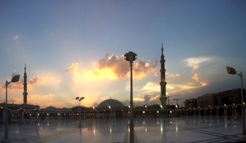 المسجد النبوي Tumblr_mvyqt07rEG1rl2765o1_500