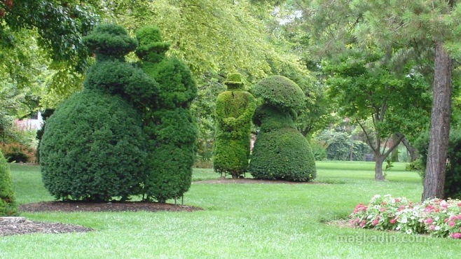 Artificial topiary trees