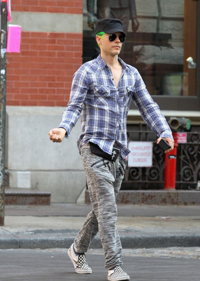 Jared Leto dans les rues de NYC - août 2015 [candids] Tumblr_nsjt0sMrwG1u1sptro3_500