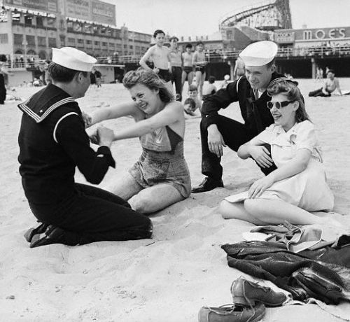 Vintage Sailors outfit in beach