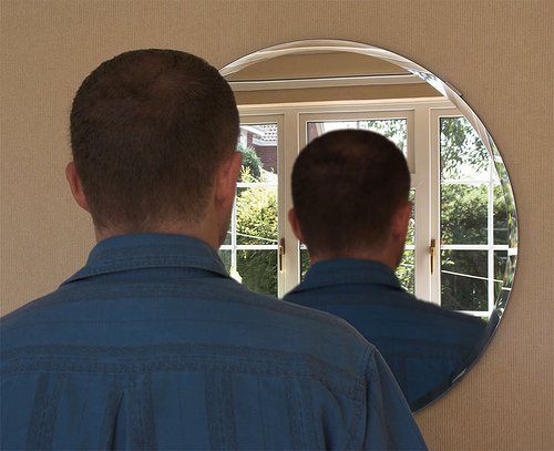 Optical illusion mirror