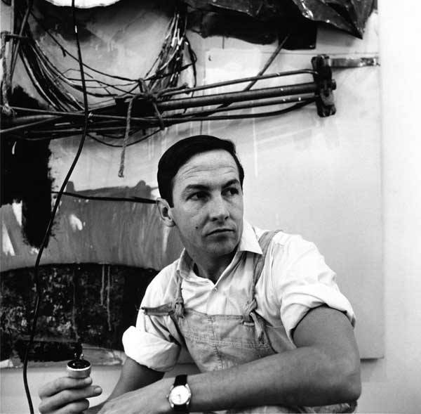 Robert Rauschenberg, self-portrait with his work &ldquo;Navigator&rdquo;, 1962 (Photo: © Robert Rauschenberg Foundation)