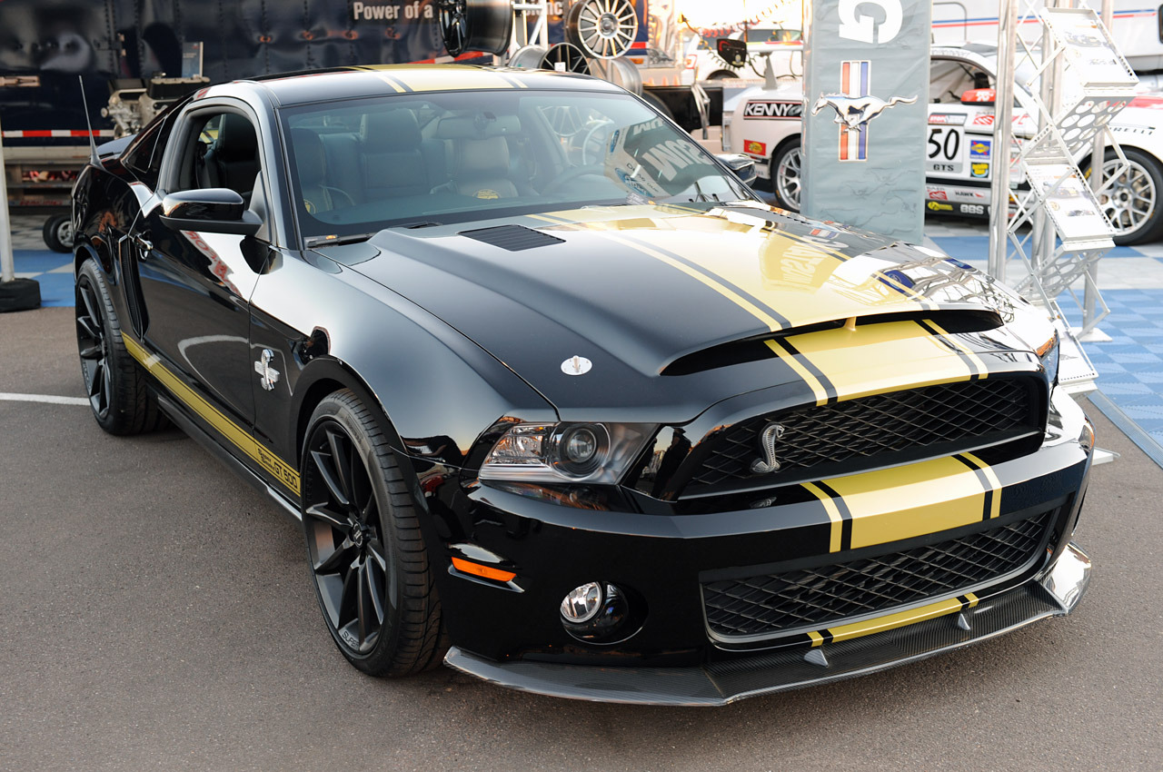 Black ford mustang shelby cobra gt500